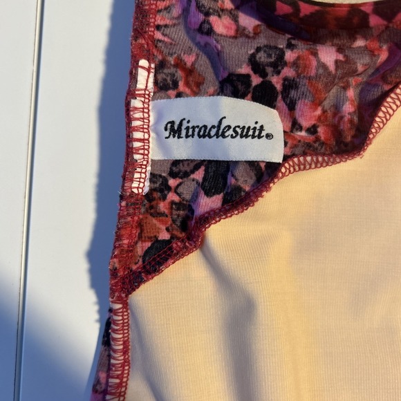 Miraclesuit One Piece Swimsuit Red Black Underwire Ruching Size 12 14* Flaw - Picture 6 of 10